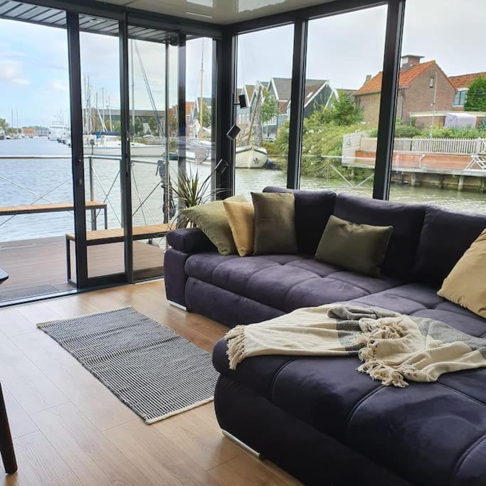 Отель Modern, Brand New Houseboat Near Amsterdam Монникендам Экстерьер фото