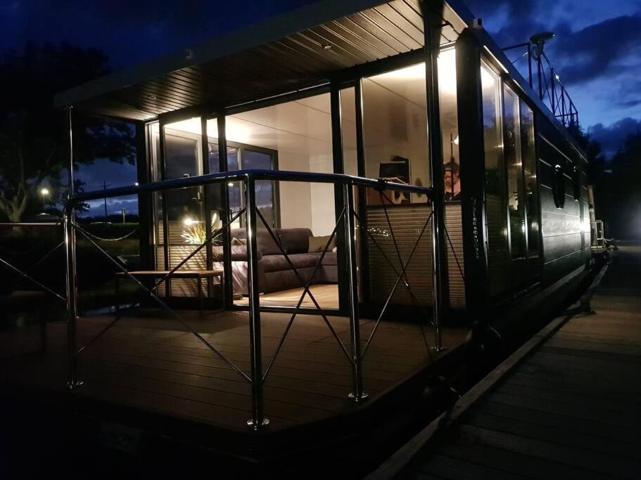 Отель Modern, Brand New Houseboat Near Amsterdam Монникендам Экстерьер фото